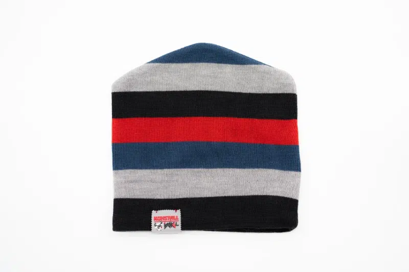 kuhstall_ischgl_accessoires_20_15302_Muetze stripes multicolor schwarz (1)